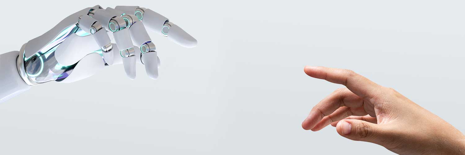 Menschlicher Inhalt vs. KI-Content, illustriert durch ein modernes Remake vom Motiv "Die Erschaffung des Adam": Links eine Roboter-Hand, rechts eine menschliche